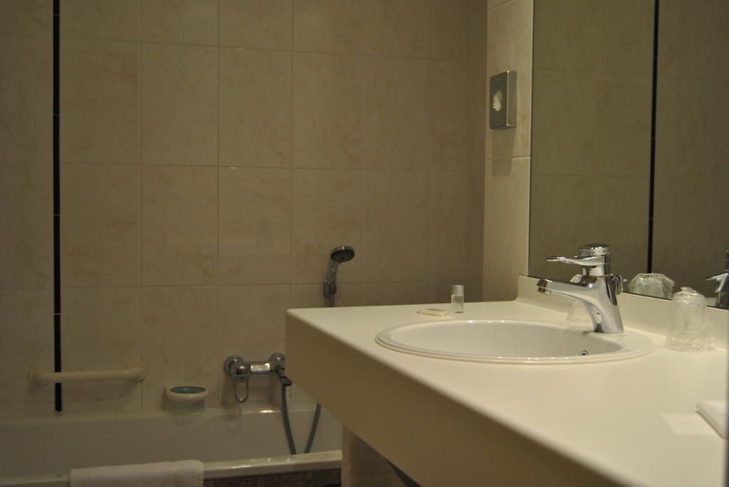 Greenpark Hotel Sint-Pieters-Leeuw Habitación foto